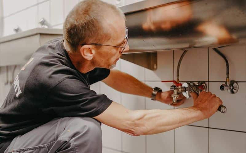 Travaux de plomberie et tuyauterie avec Laurenty Facility Services