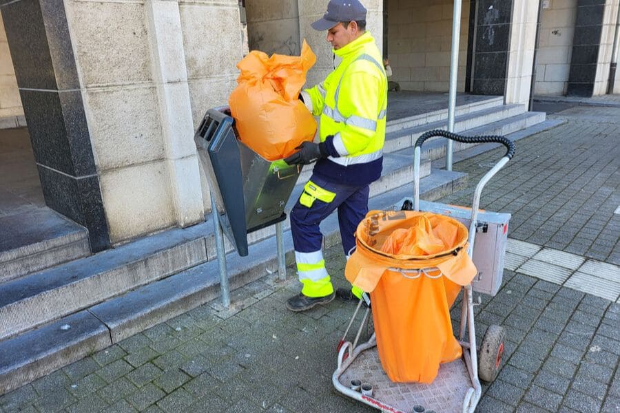 Vidange de poubelles publiques - Laurenty Group